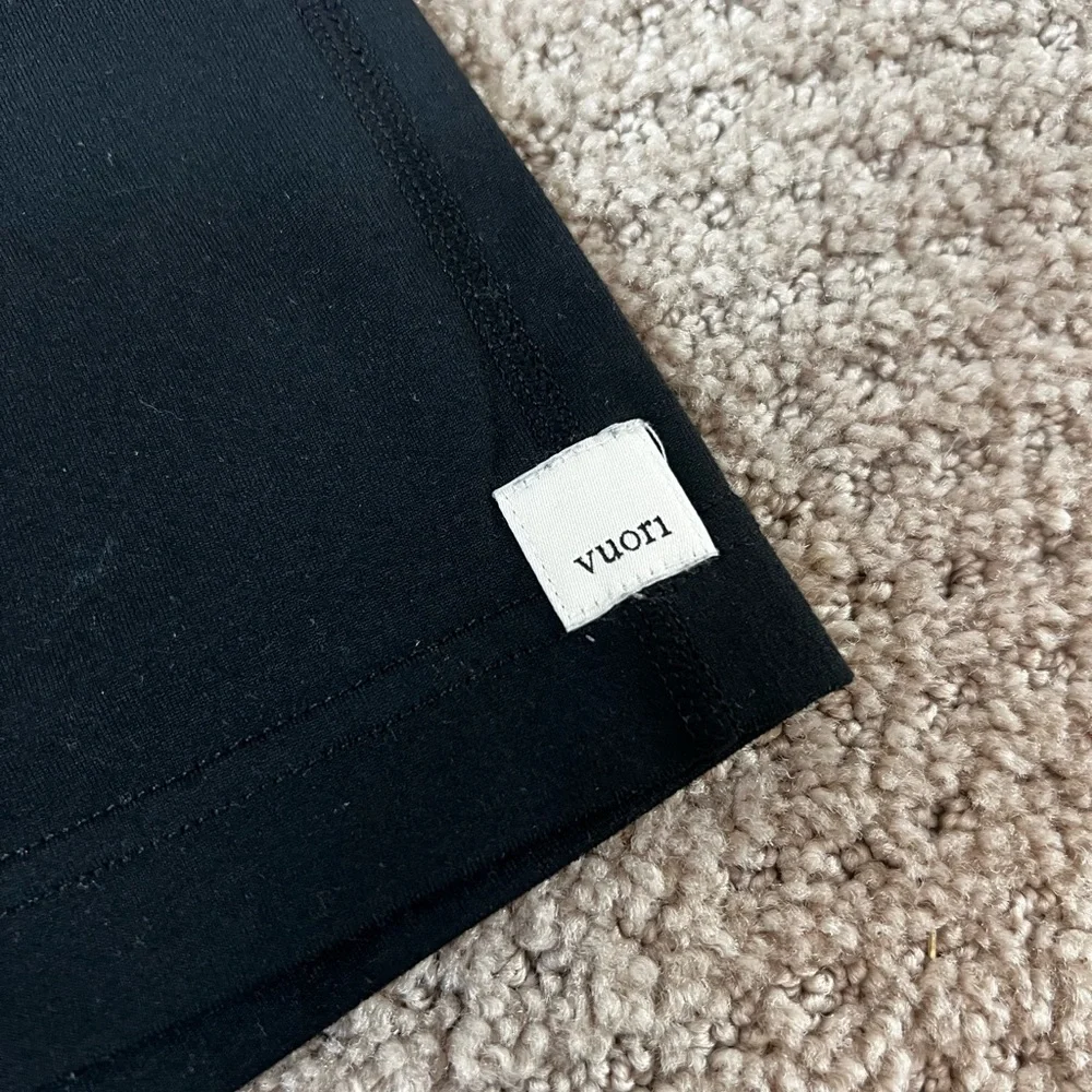 Vuori Halo Black Women's Athletic Shorts - Picture 2 of 4